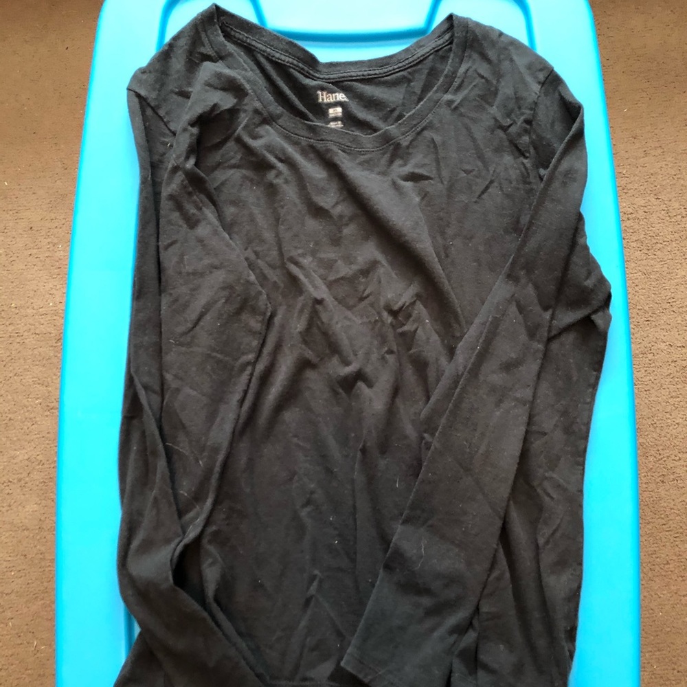 Hanes Black LS tee. XL♥️FREE TO ANY BUNDLE♥️